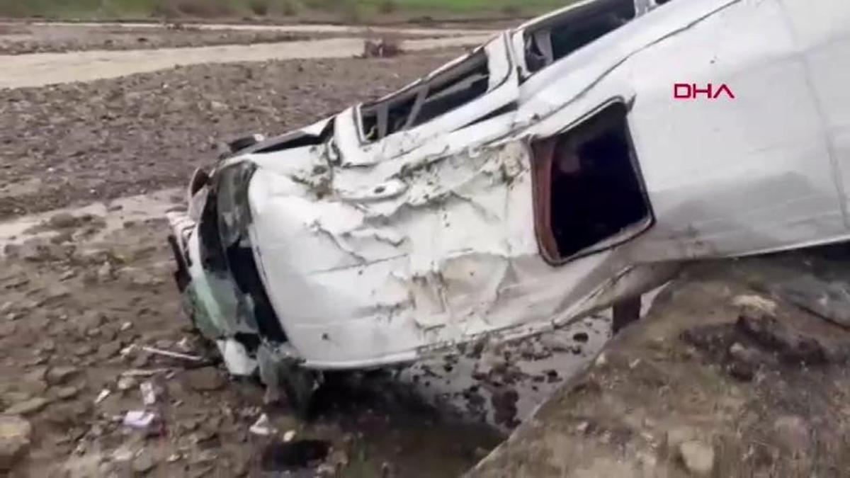 Muş’ta yolcu minibüsü dereye yuvarlandı: 16 yaralı