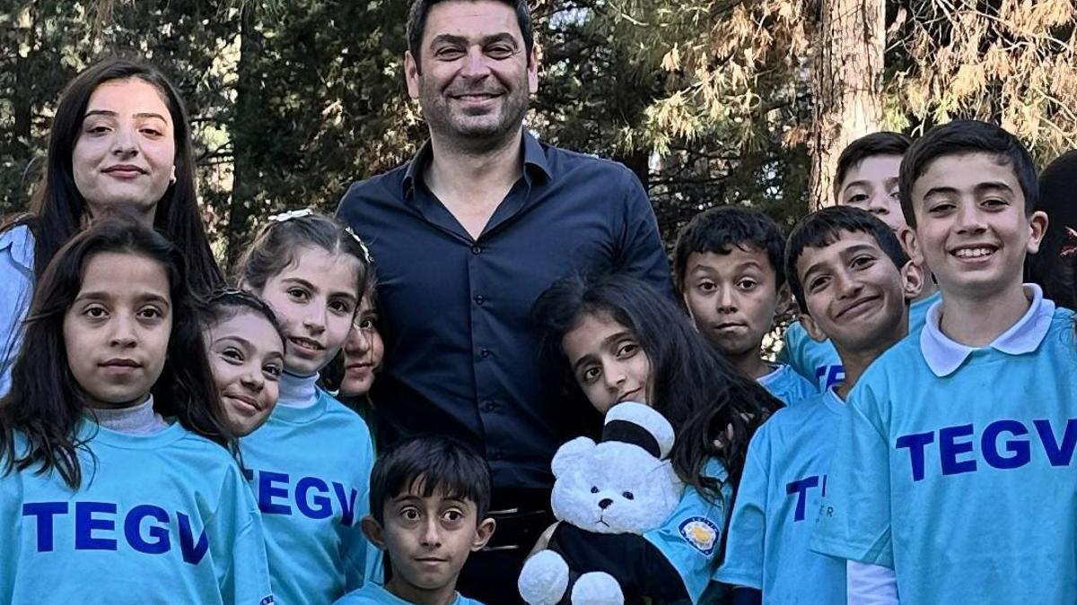 Ozan Akbaba, TEGV Çocuklarını "Uzak Şehir" Setinde Ağırladı