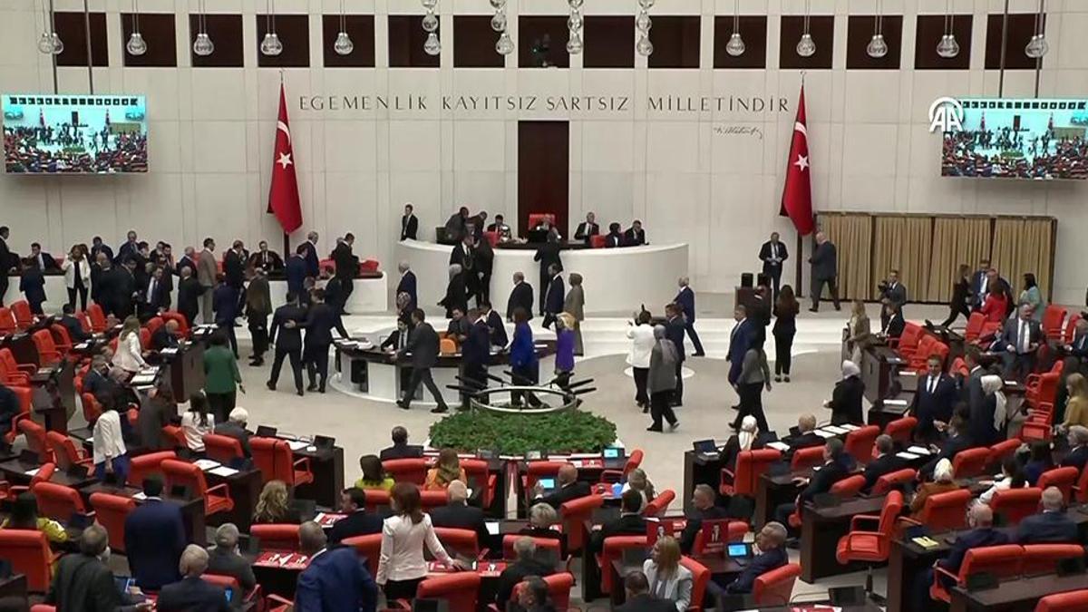 Meclis'te gündem yine yoğun... Fahiş site aidatları ve okul saldırıları görüşülecek