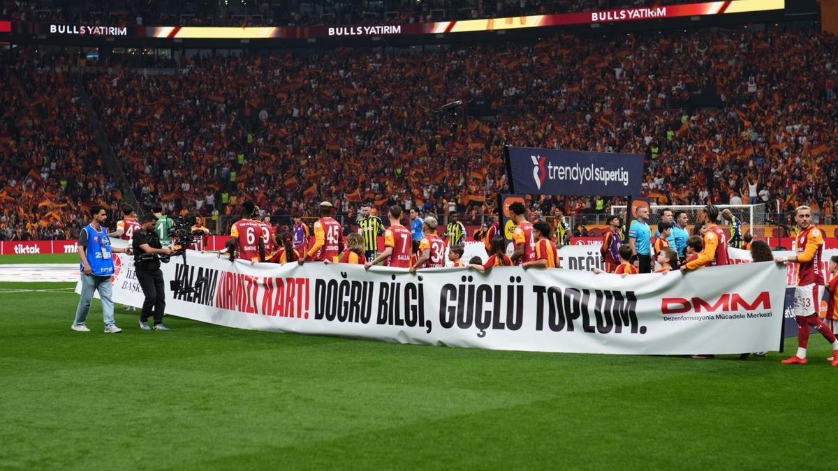 Dev derbide "Dezenformasyona Kırmızı Kart" mesajı