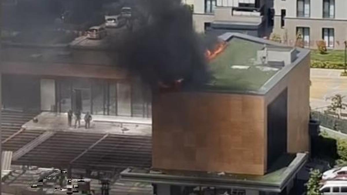 Küçükçekmece'de okul inşaatında yangın