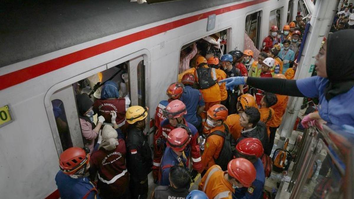 SON DAKİKA... Endonezya'da tren kazası: 14 ölü, 84 yaralı