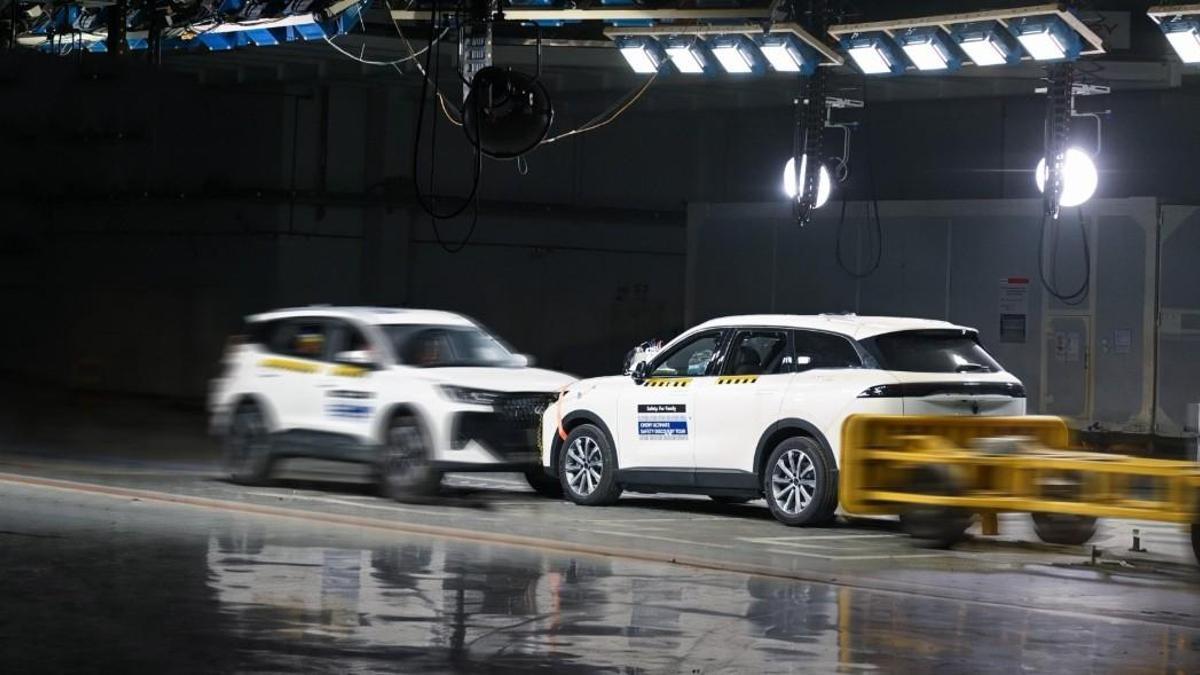 Üç Araçlı Çarpışma Testiyle Güvenliği Ölçüyor