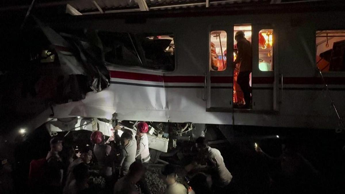 Endonezya'da tren faciası: 15 ölü