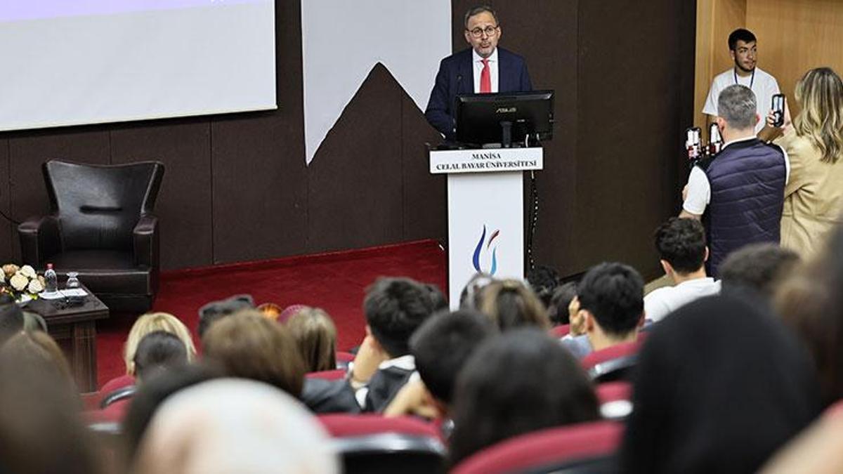 Dr. Mehmet Muharrem Kasapoğlu’ndan kamu yönetimi öğrencileriyle buluştu