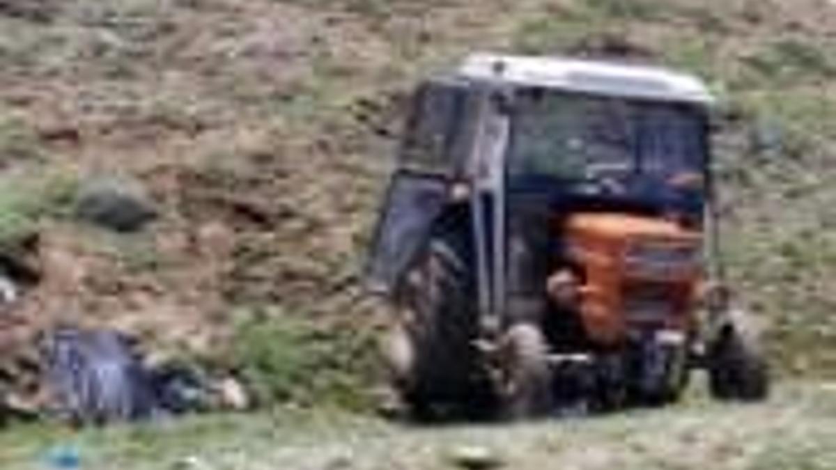 Traktör, dere yatağına devrildi; 1 ölü, 3 yaralı