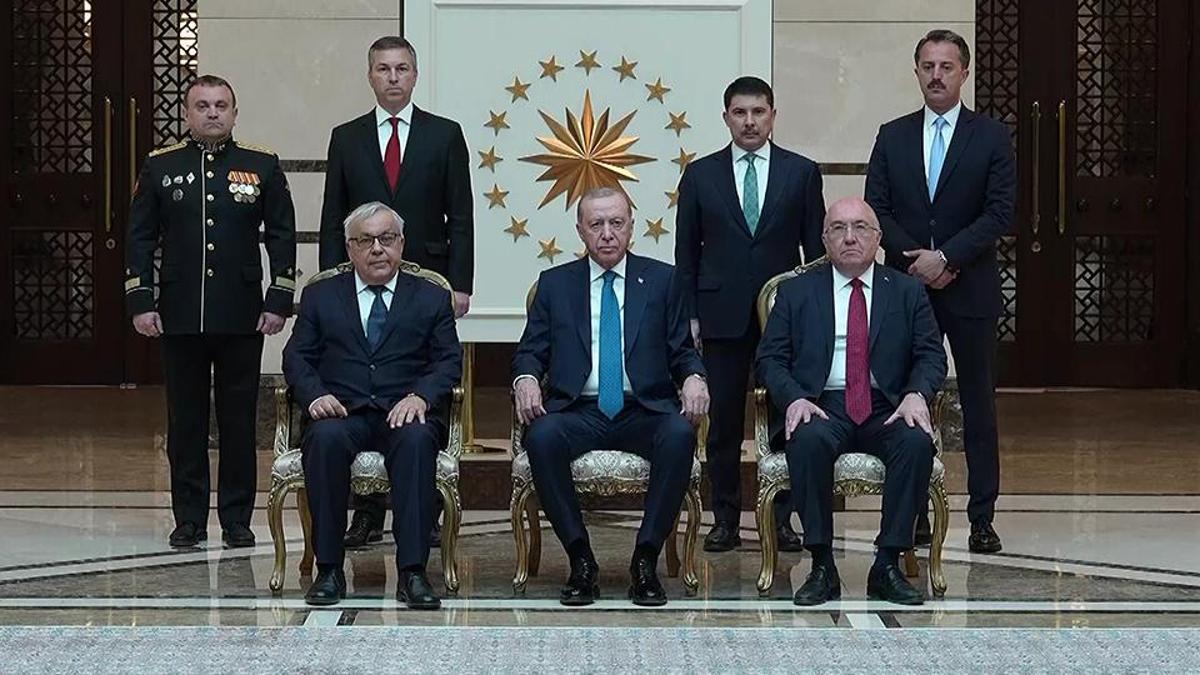 Türkiye'ye atanan 5 yeni büyükelçi, Cumhurbaşkanı Erdoğan'a güven mektuplarını sundu