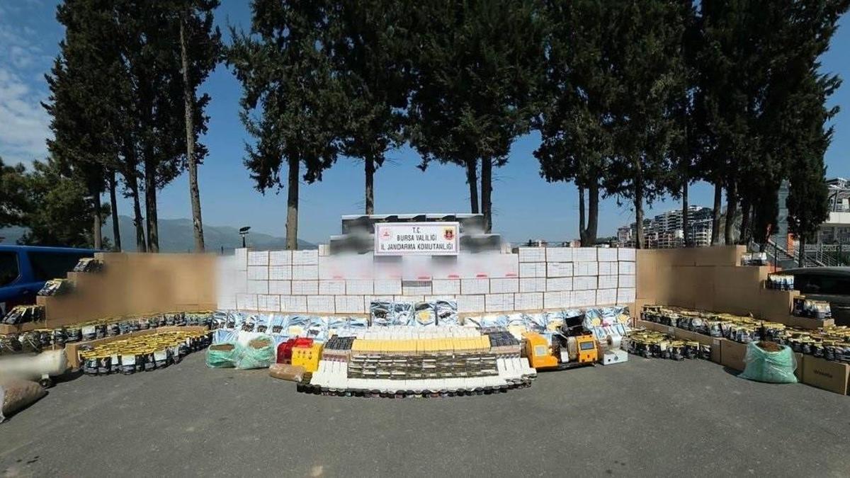 Bursada 2 milyon bandrolsüz makaron ele geçirildi