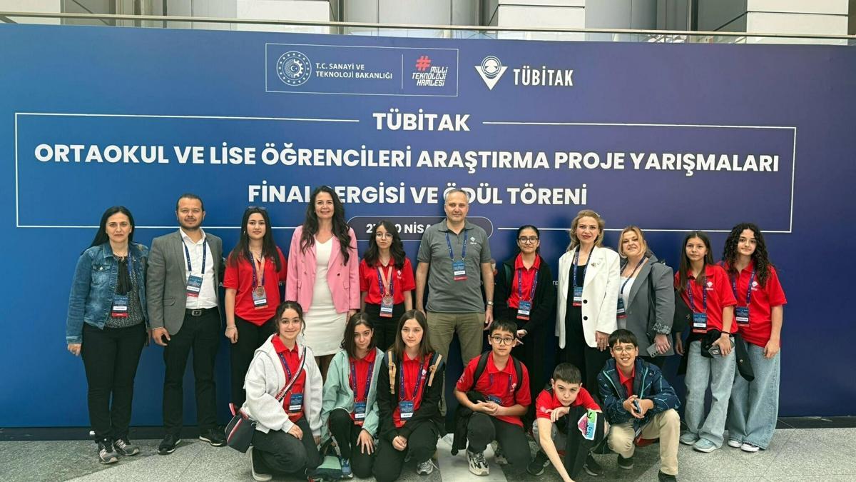 İzmirli öğrencilerden Türkiye finallerinde başarı
