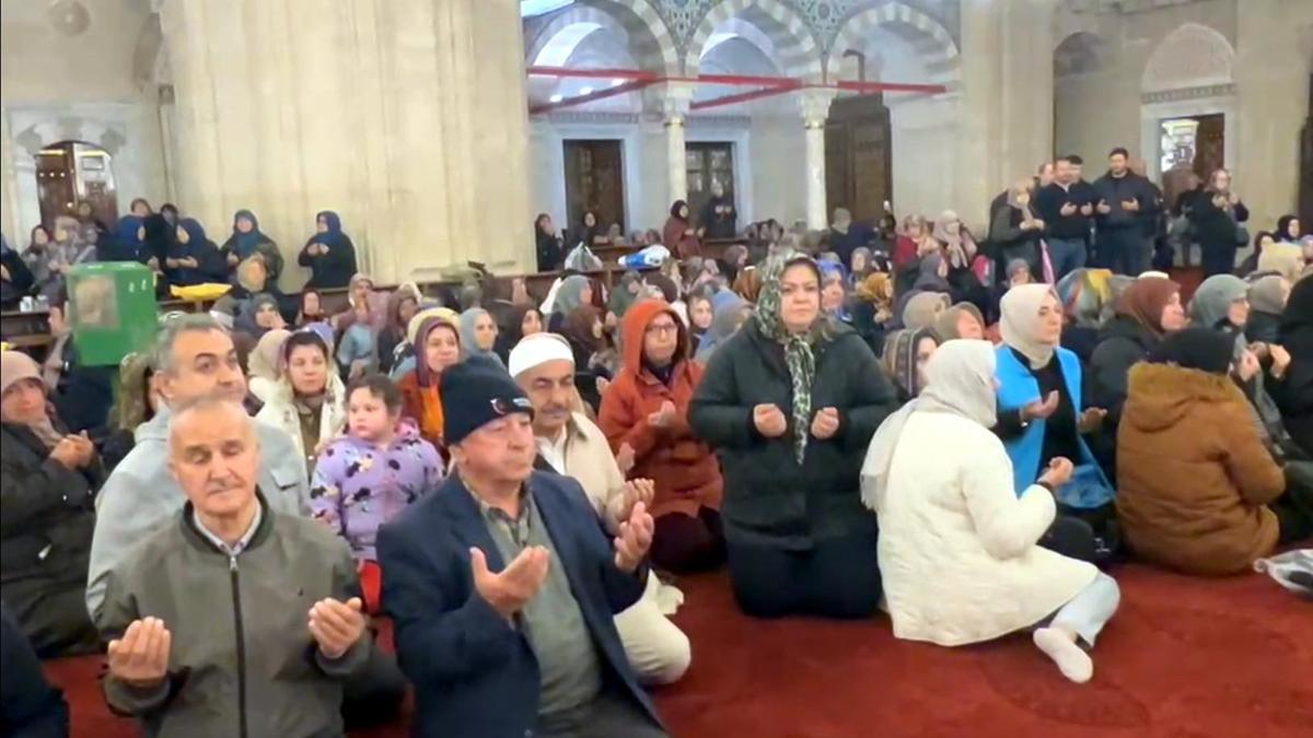 Edirnede hacı adayları kutsal görev için dualarla yolcu edildi