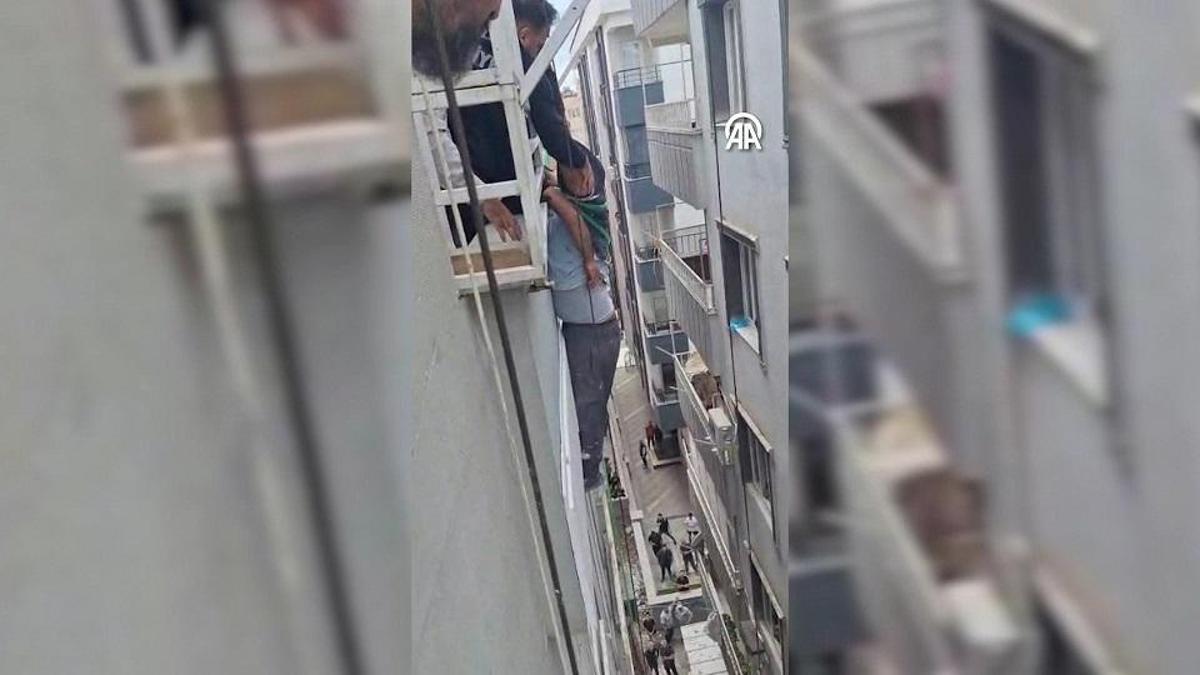 ŞANLIURFA'DA CAN PAZARI! Balkonda asılı kaldı: İşte o anlar...