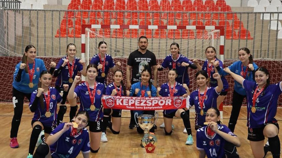 Kepezin genç sultanları zirvede; Antalyaya Türkiye şampiyonluğu gururu