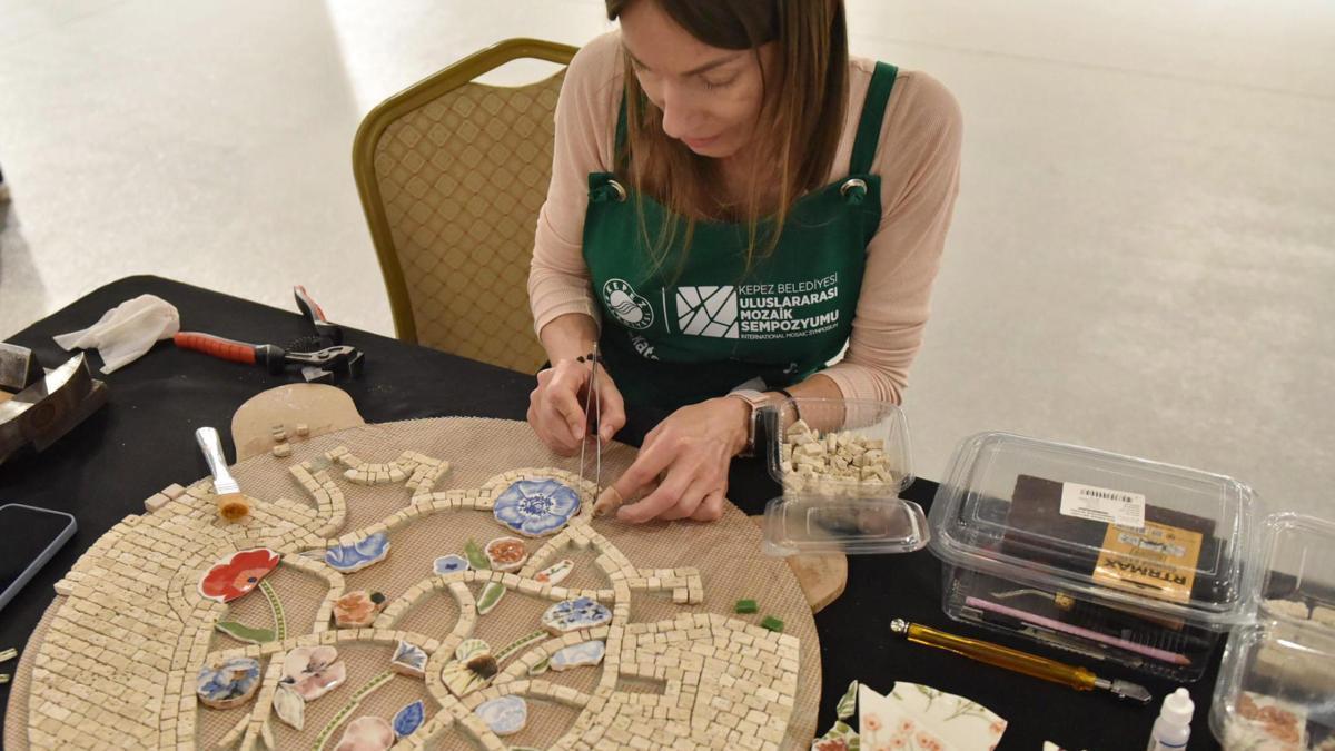 Uluslararası mozaik sanatçıları Kepez'de buluştu