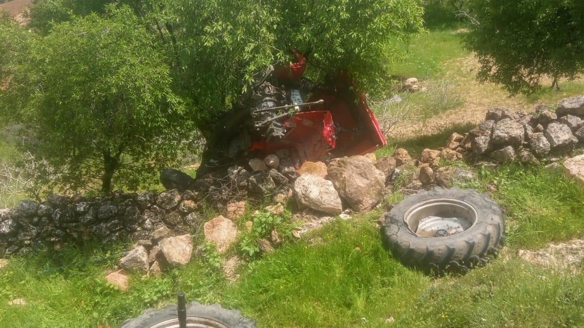 Kontrolden çıkan traktör uçuruma yuvarlandı; sürücü atlayarak kurtuldu