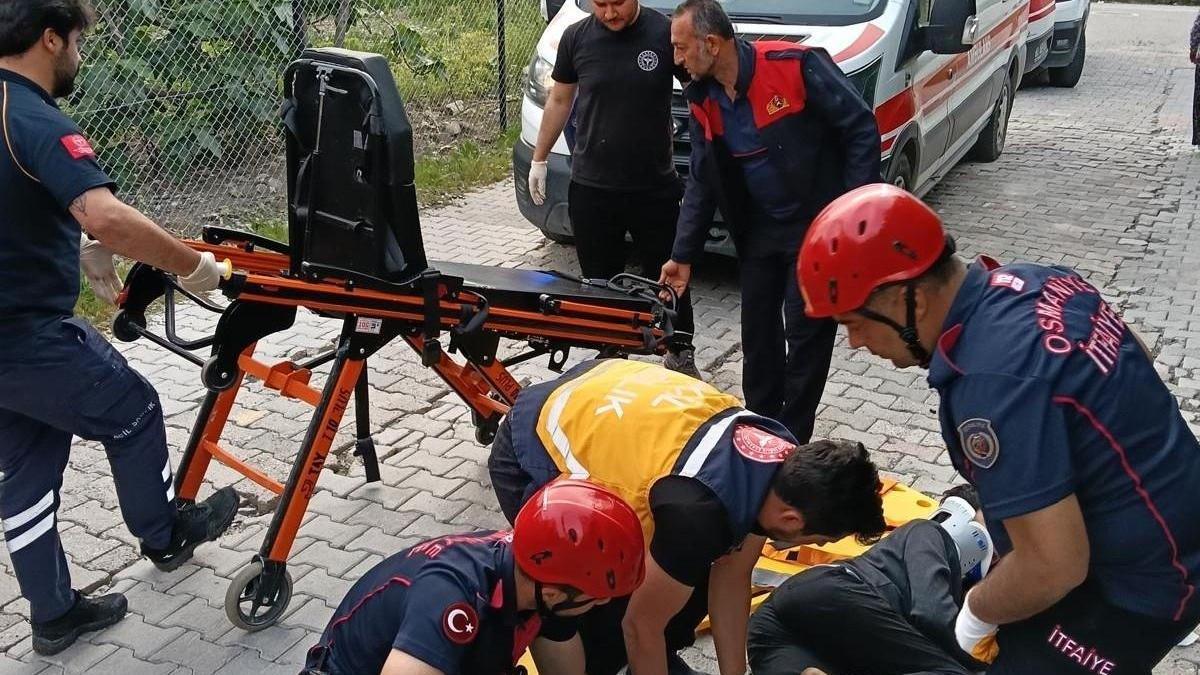 Ayağı bisikletin tekerleğine sıkışan çocuğu itfaiye kurtardı