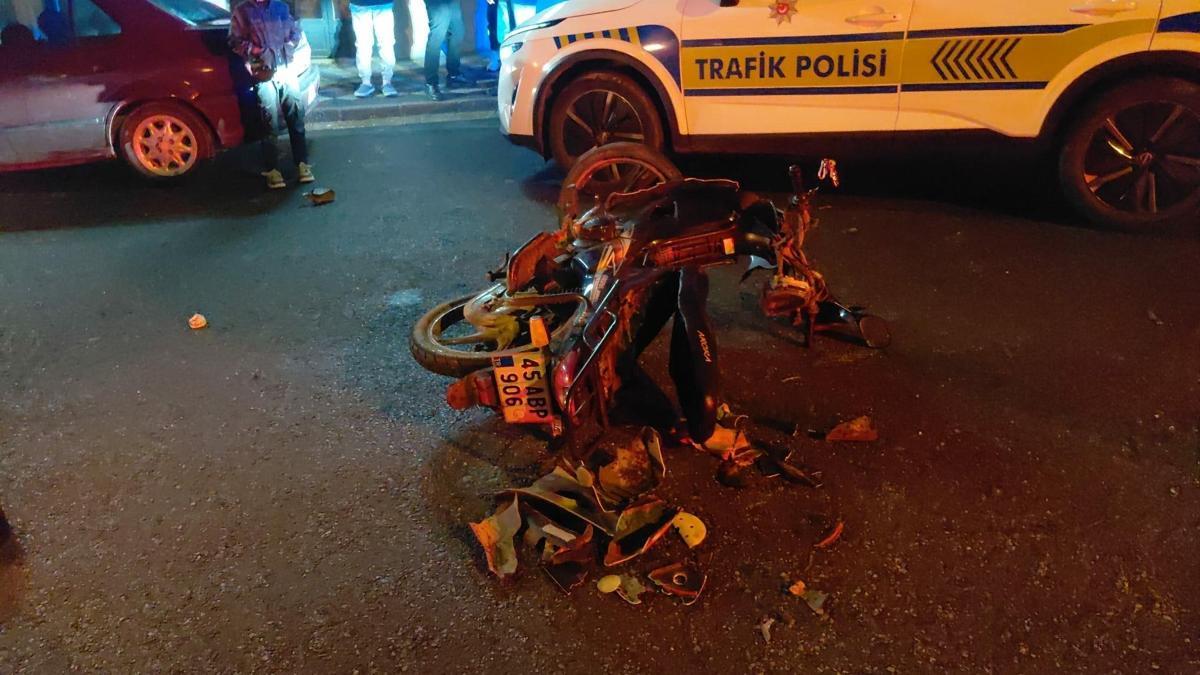 Manisada motosiklet sürücüsünün ağır yaralandığı kaza kamerada