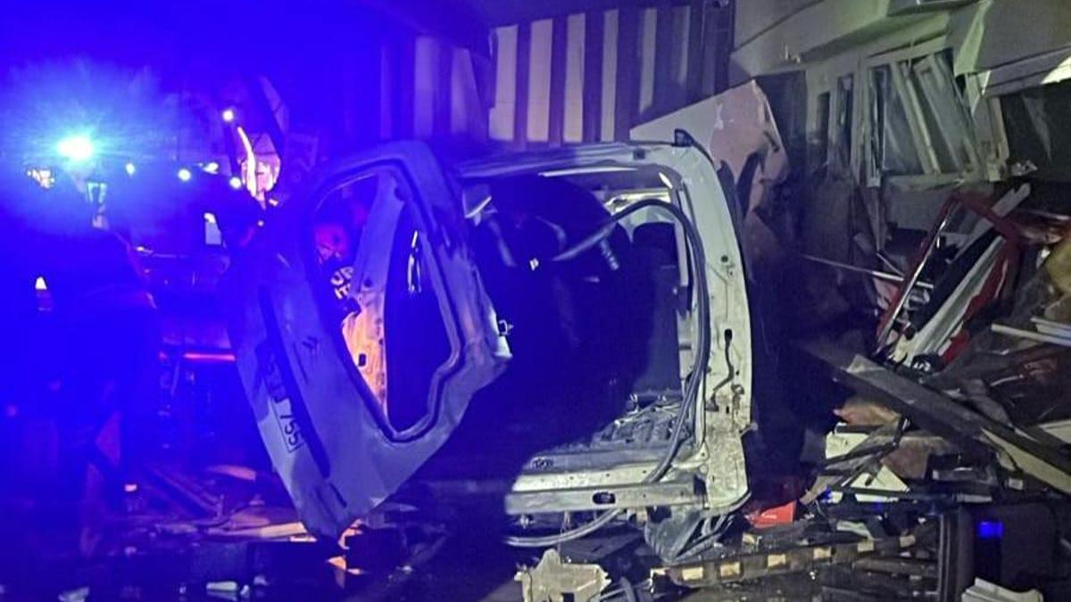 Ordu'da otomobil iş yerine girdi: 2 yaralı