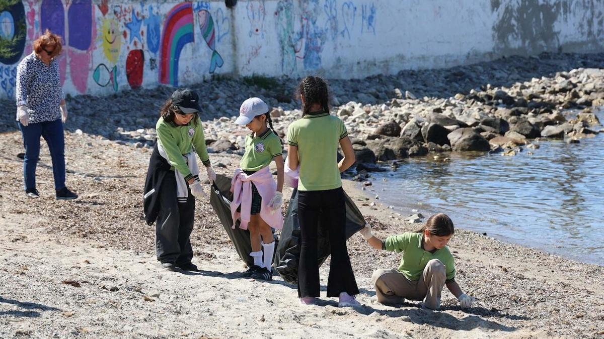 Bodrum'da 'Deniz Çöpleri İzleme ve Kıyı Temizliği Çalışması' yapıldı