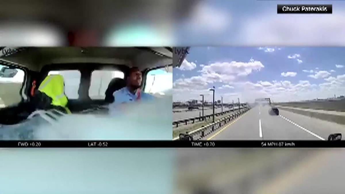 Uçak iniş sırasında kamyona çarptı! O anlar...