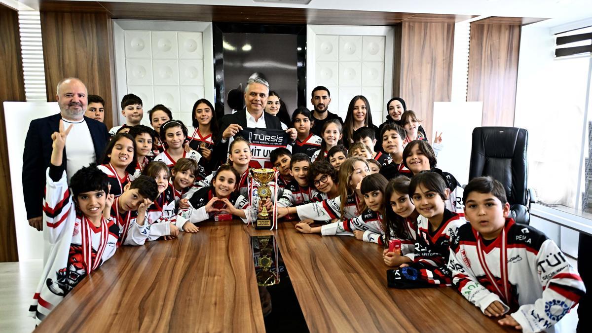 Sporculardan Başkan Uysal'a ziyaret