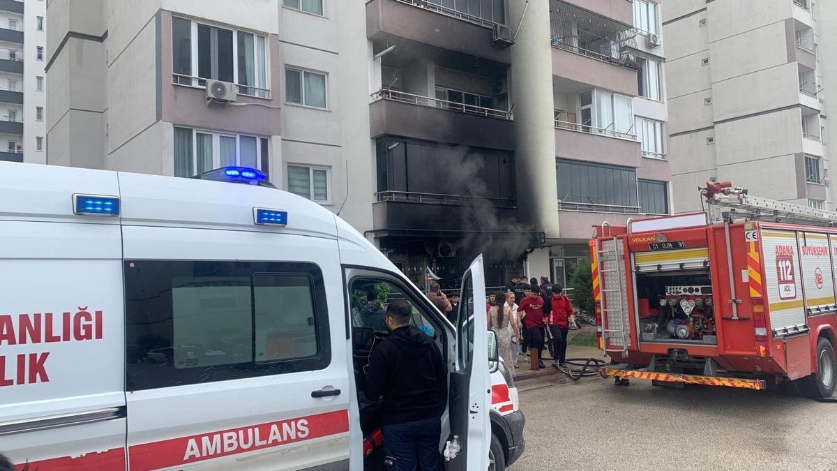 Adanada 14 katlı apartmanda yangın