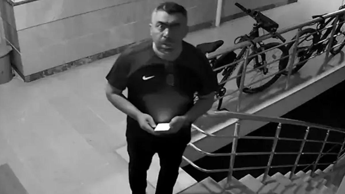 Her satırı dehşet! Eşini öldürmeye gitti bina görevlisinin eşini öldürdü