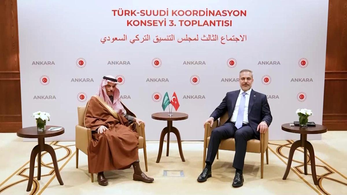 Suudi Arabistan'dan önemli ziyaret: Vize muafiyeti anlaşması imzalandı