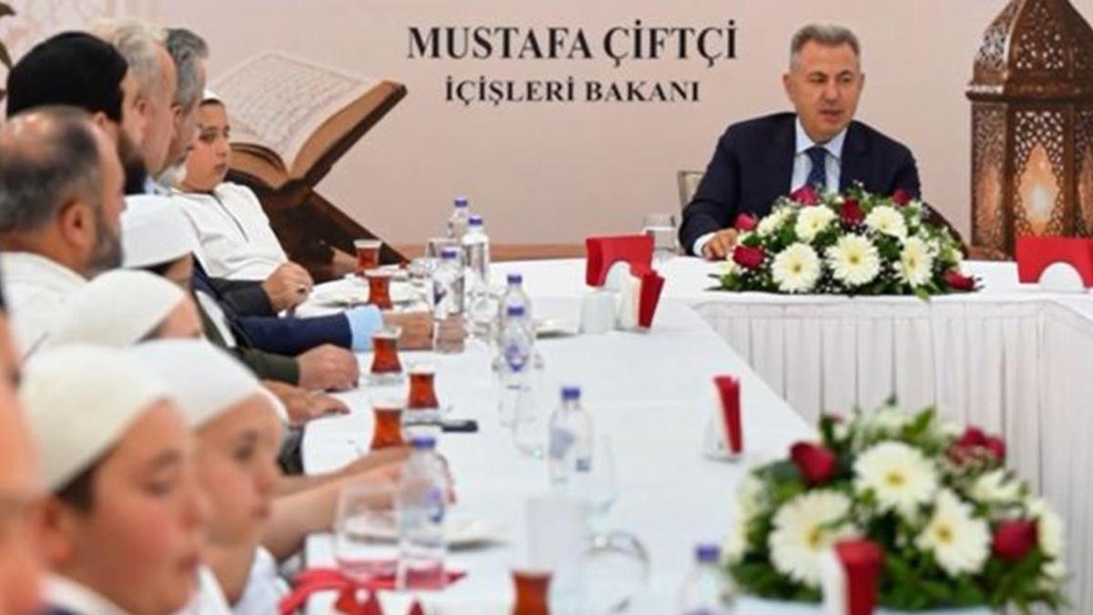 Bakan Çiftçi'den hafız adaylarına yemek jesti