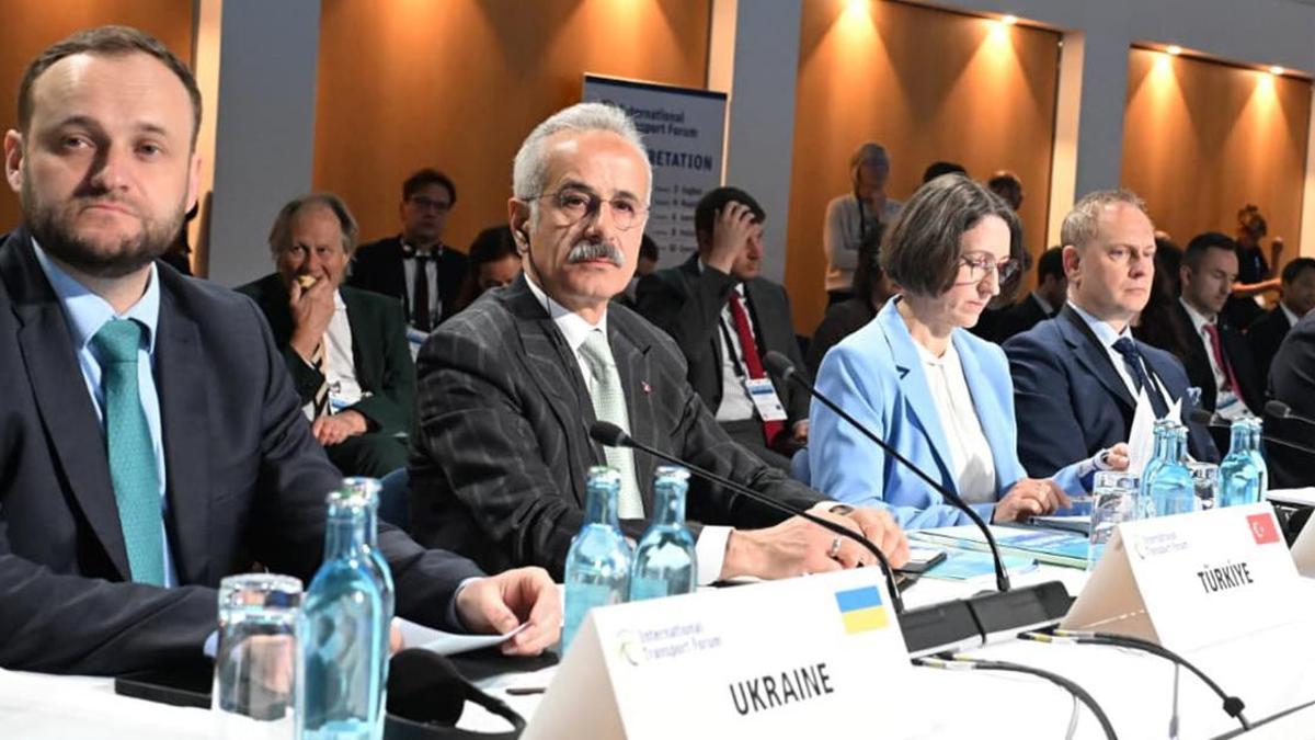 Bakan Uraloğlundan, krizlere karşı dayanıklı ulaştırma mesajı