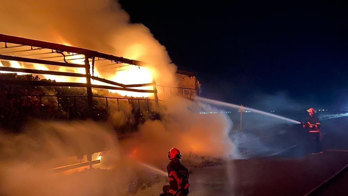 Mardinde seyir halindeki 2 ayrı TIRda yangın