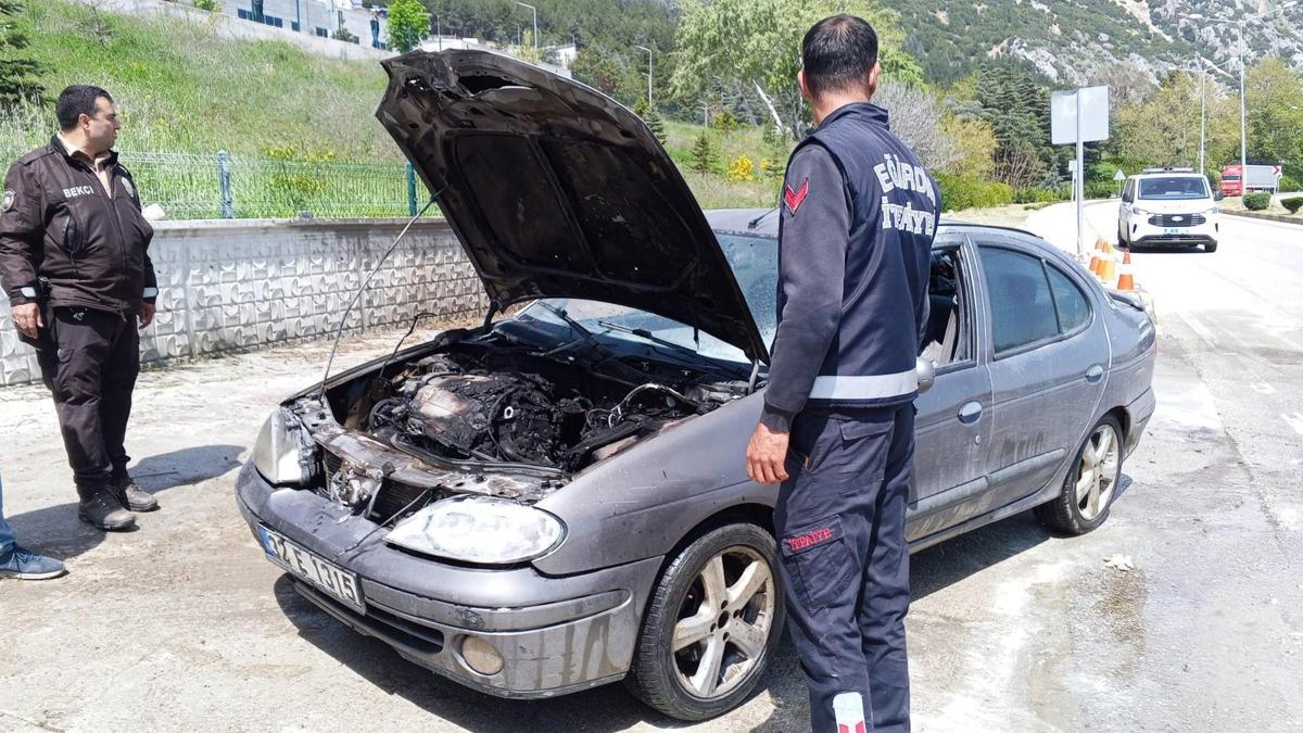 Otomobil yangında kullanılamaz hale geldi