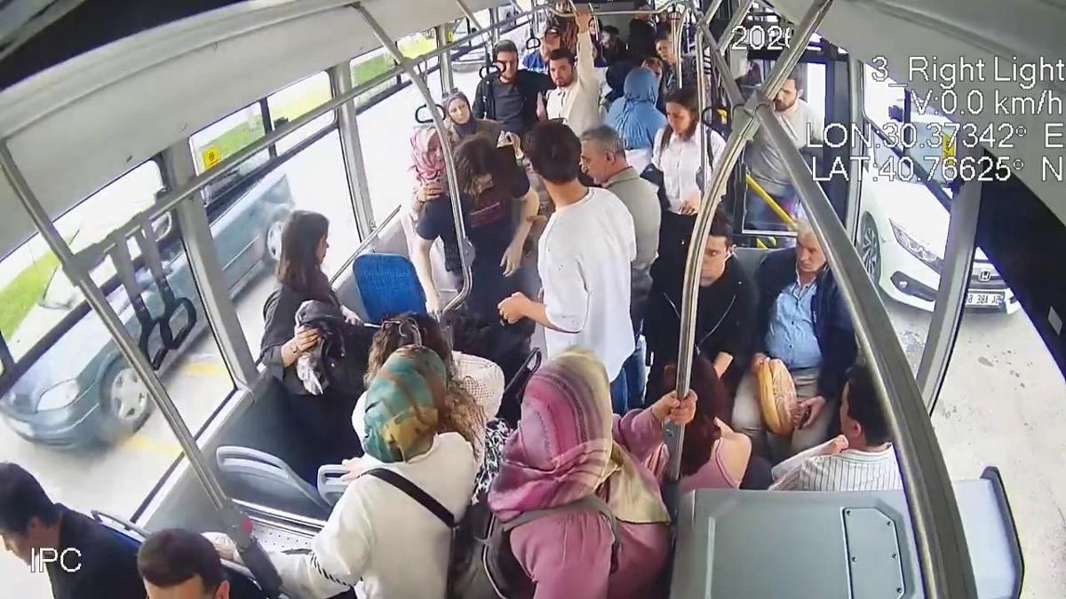 Sakaryada otobüste fenalaşan yolcu hastaneye yetiştirildi