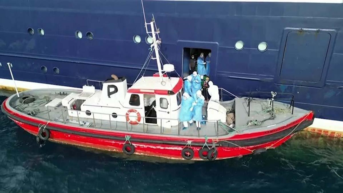 Son dakika... Hantavirüslü gemi limana yanaştı: Olaylı gemideki 3 Türk, Türkiye'ye getirilecek