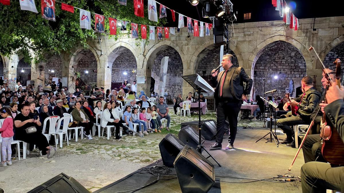 Tarihi Taşhan'da Anneler Günü konseri