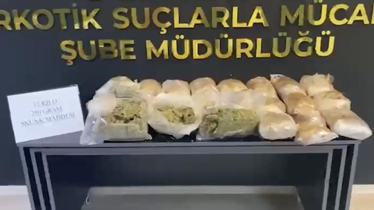 Minibüsteki valizden uyuşturucu çıktı