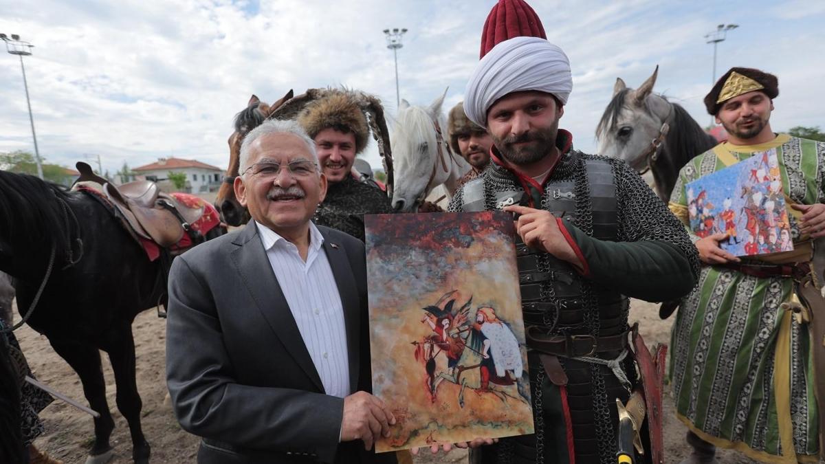 Başkan Büyükkılıç, geleneksel atlı okçuluk gösterisini izledi