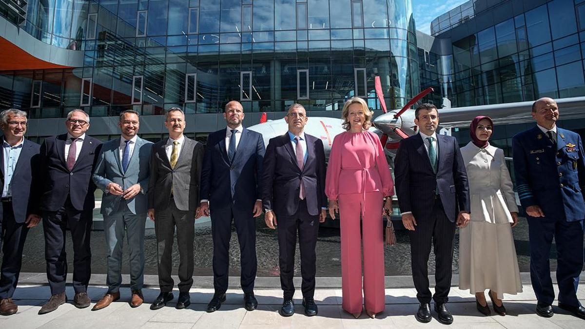 Belçika Kraliçesi Mathilde Baykar'ı ziyaret etti