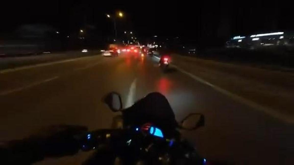 Maltepede sürücüsünün direksiyon hakimiyetini kaybettiği otomobil devrilerek bariyerlere çarptı