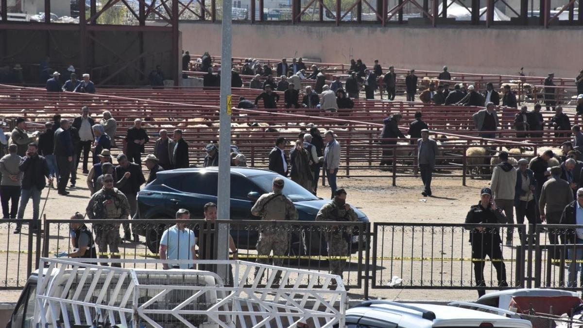 Van'da hayvan pazarında kavga; 1 ölü, 13 yaralı