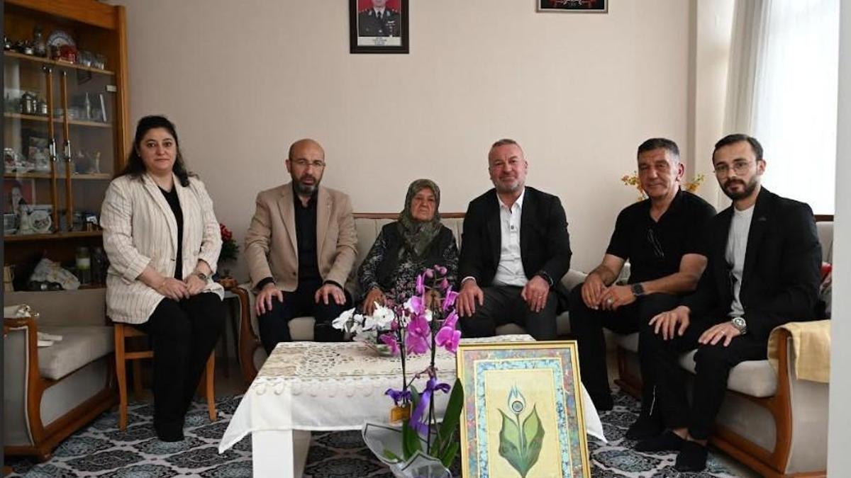 Karacabey Belediye Başkanından Anneler Gününde anlamlı ziyaretler