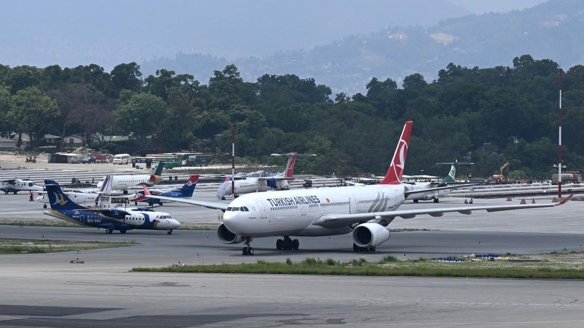 Nepal'e iniş yapan THY uçağında 'duman' tahliyesi