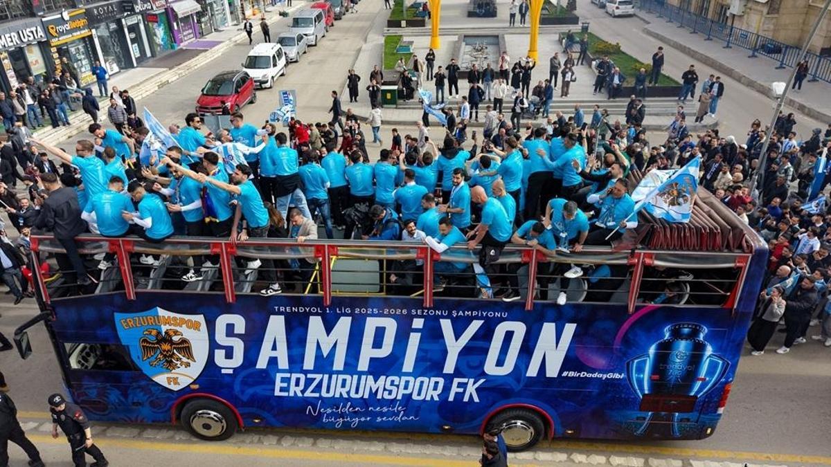 Erzurumspor FK, puan rekoru kırarak Süper Lig'e yükseldi