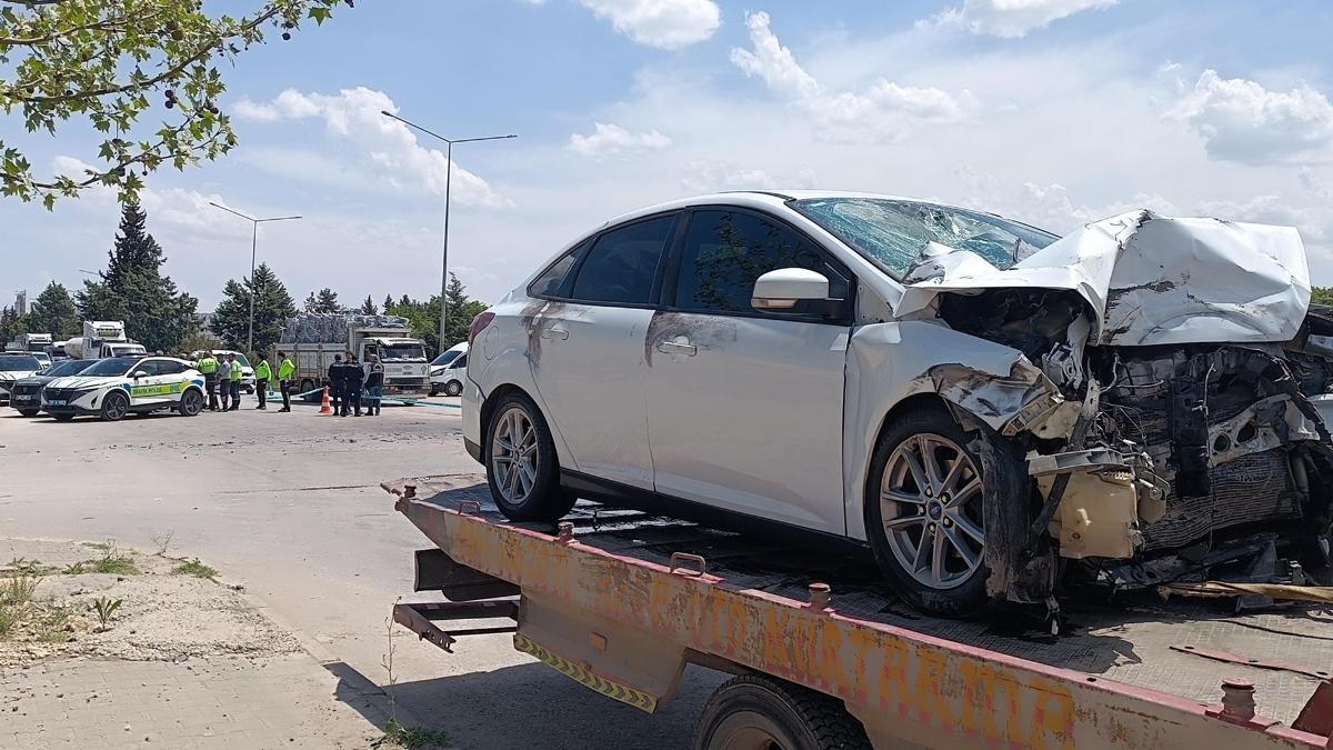 Gaziantepte TIR ile otomobil çarpıştı: 1 ölü, 4 yaralı