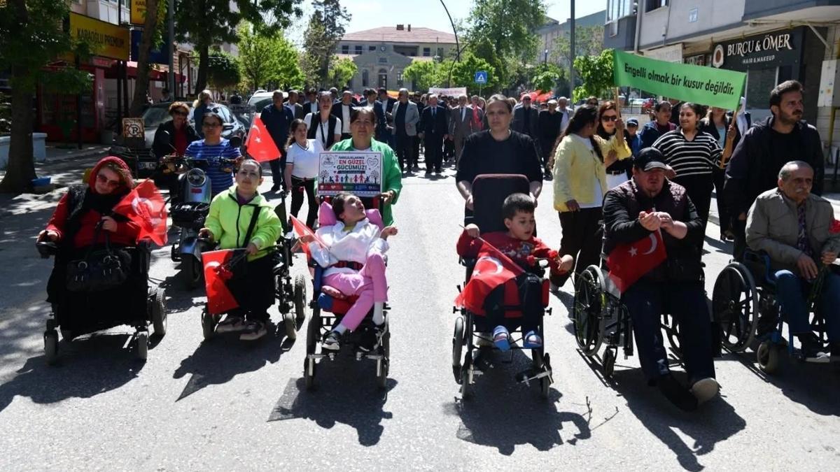 Keşan’da Engelliler Haftası nedeniyle kortej yürüyüşü yapıldı