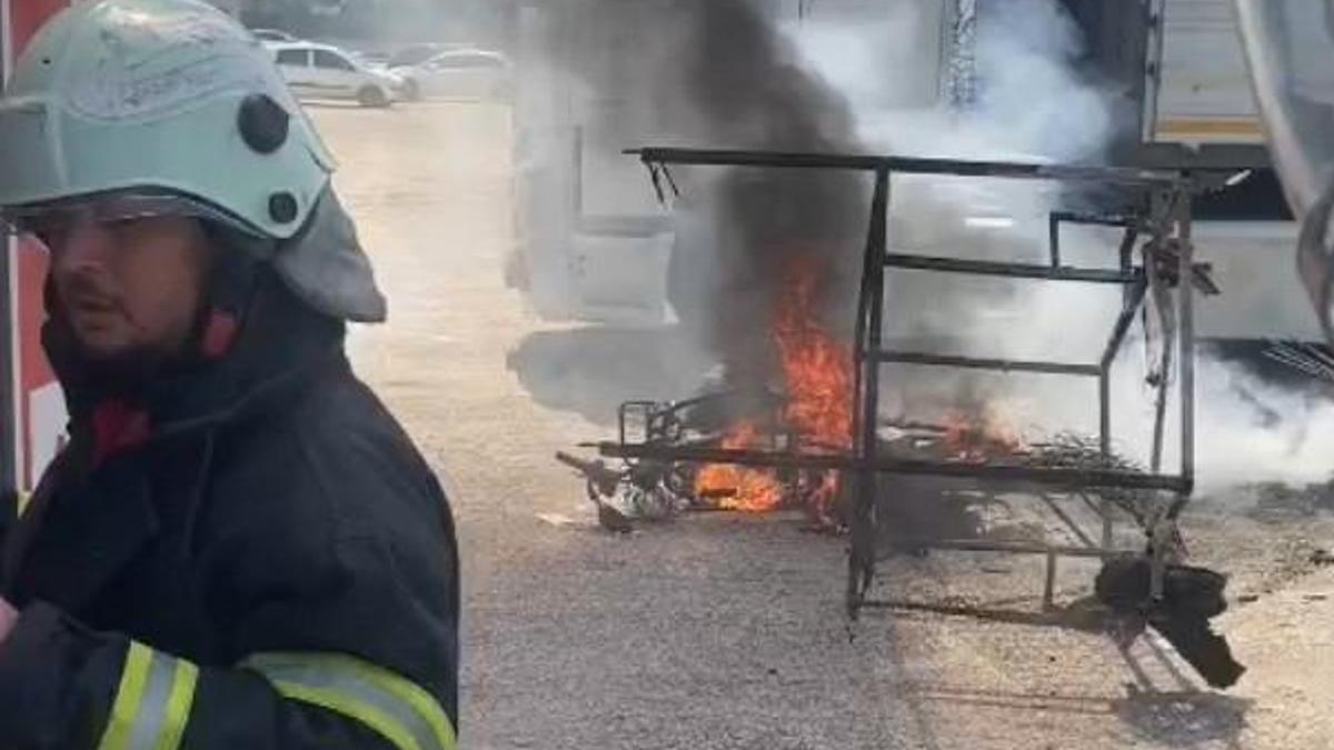 Osmaniyede elektrikli motosiklet yandı