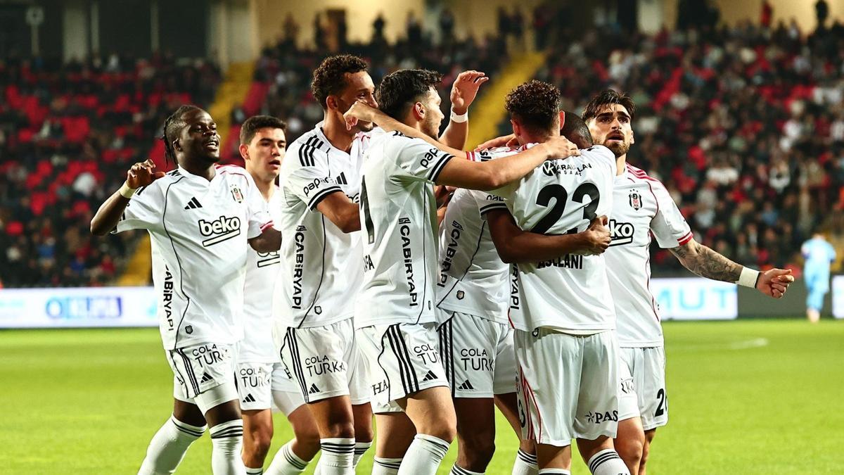 Beşiktaş'ta savunma hattı sil baştan