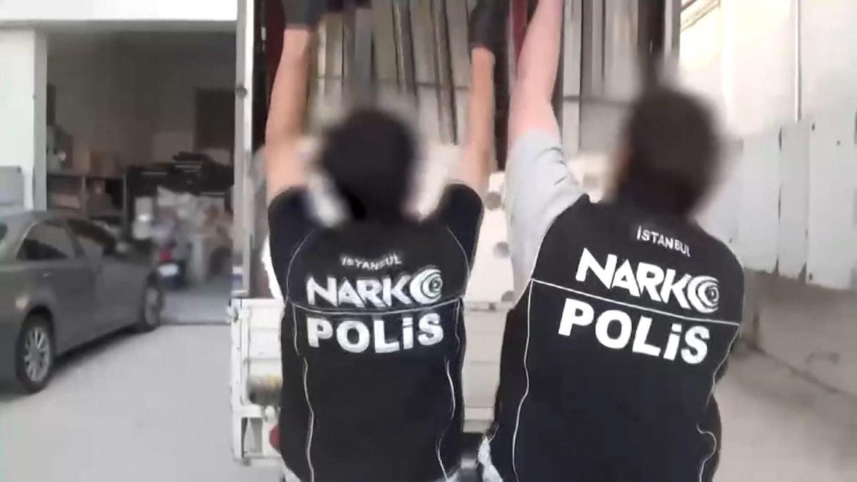 Bağcılar'da duş teknelerinin arasına gizlenmiş 92,5 kilogram uyuşturucu ele geçirildi