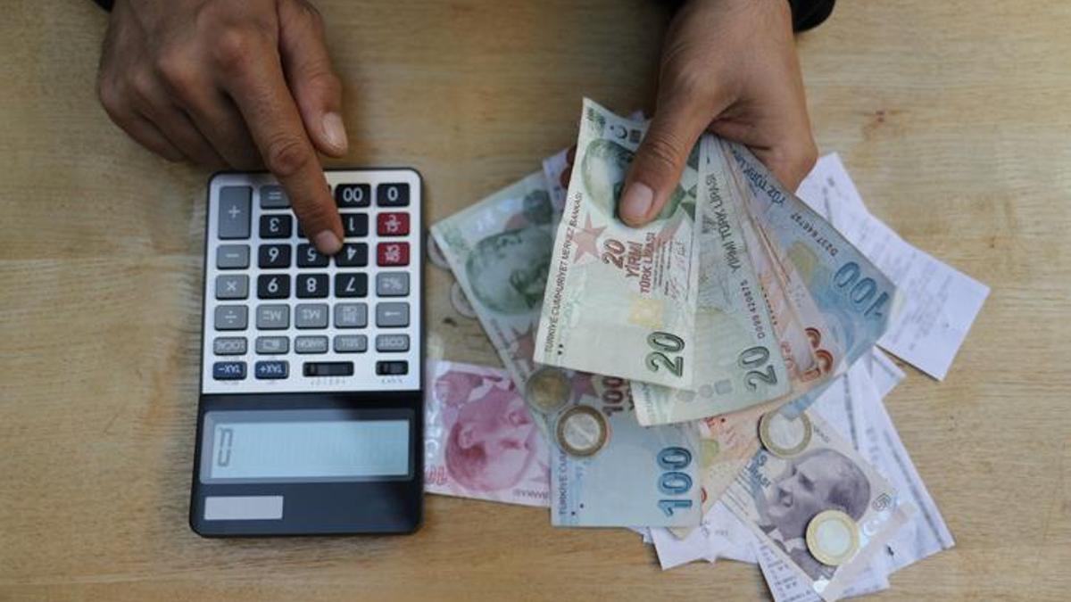 Emeklinin gözü ödeme takviminde: Maaşlar ve ikramiyeler ne zaman yatacak?