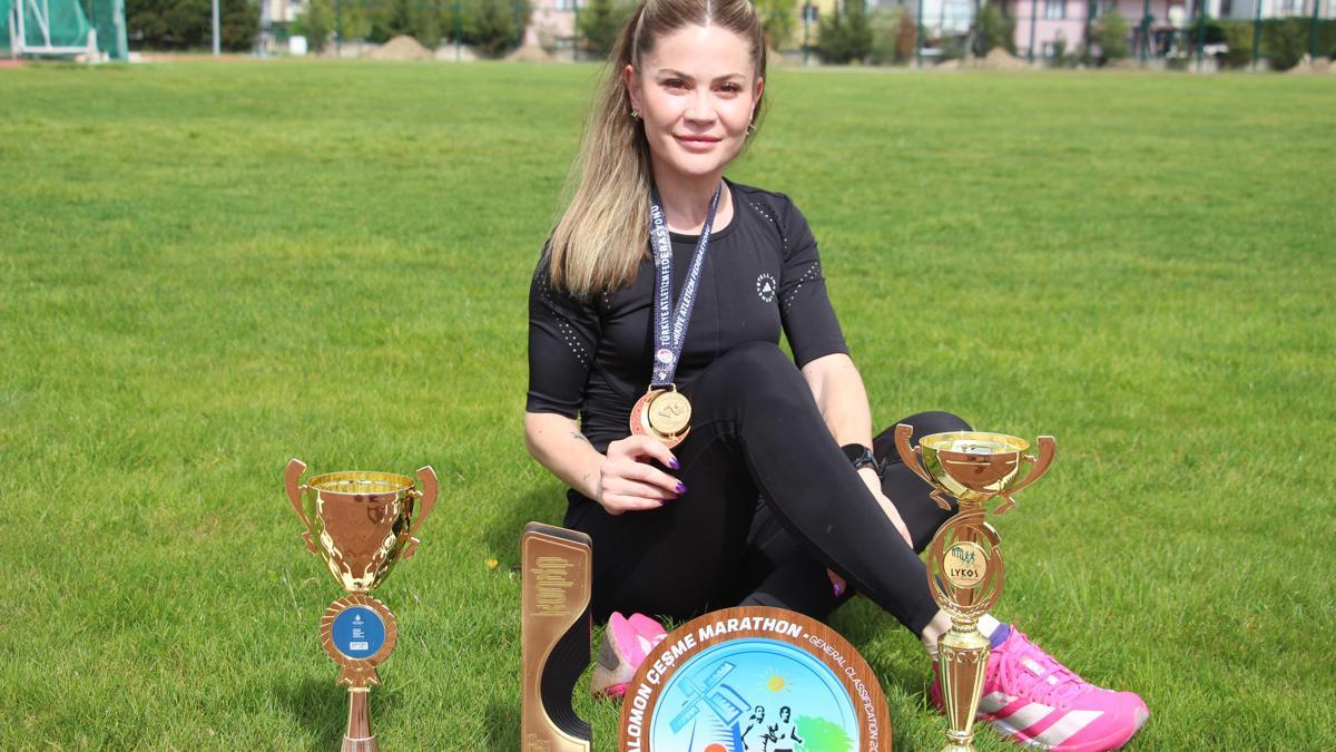 1,5 yıl önce koşuya başlayan öğretmen, 2 kez rekor kırdı