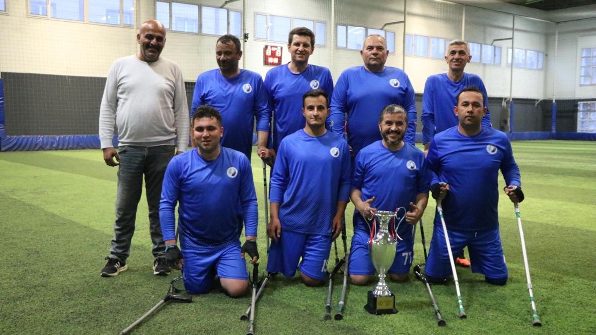 Hayata sporla bağlan sloganıyla kurdukları ampute futbol takımını yeniden Süper Lige taşıdılar